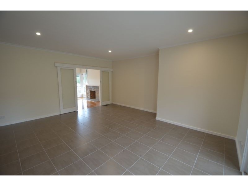 33 Amber Grove, Mount Waverley VIC 3149