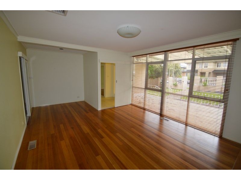 1 Pinewood Drive, Mount Waverley VIC 3149