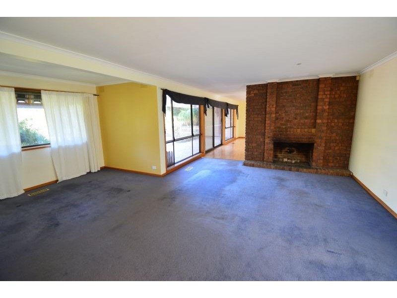 1 Sampson Drive, Mount Waverley VIC 3149