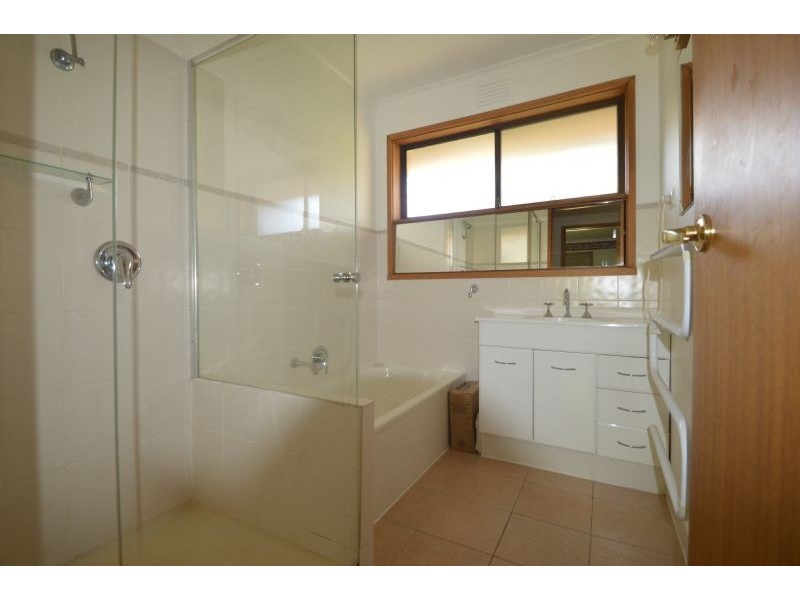 1 Sampson Drive, Mount Waverley VIC 3149