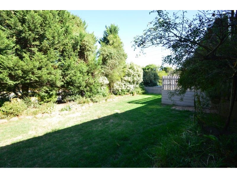 1 Sampson Drive, Mount Waverley VIC 3149