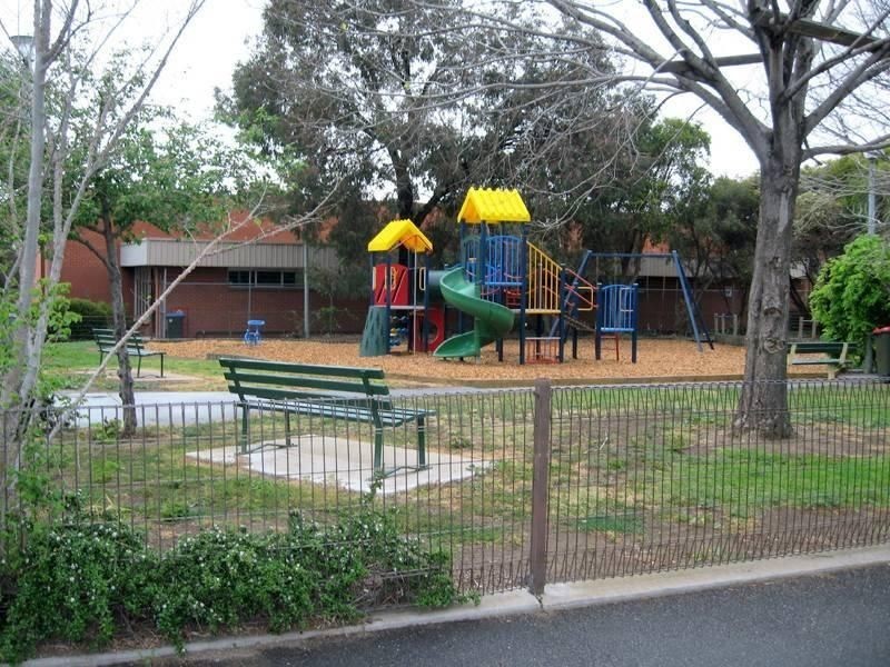 1 Robertson Street, Kensington VIC 3031