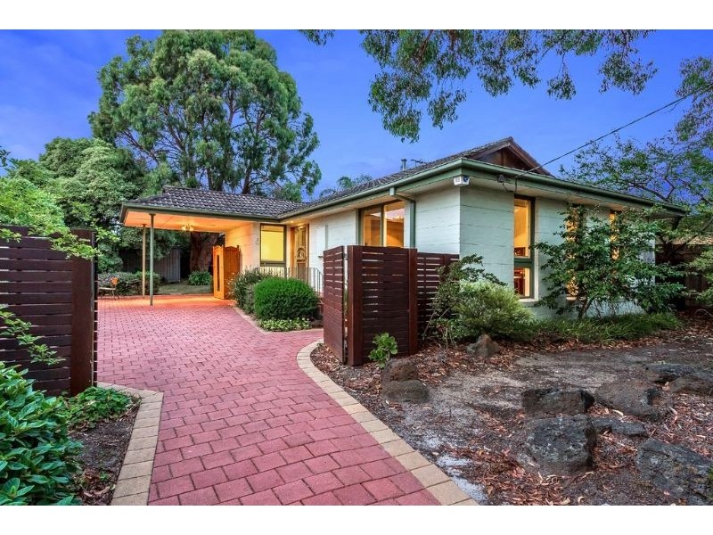 5 Lindisfarne Drive, Burwood East VIC 3151