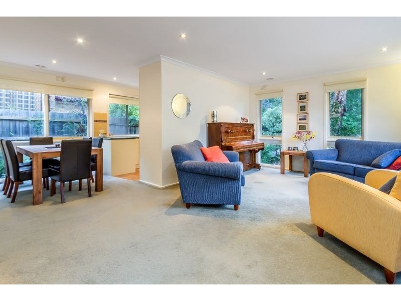 5 Lindisfarne Drive, Burwood East VIC 3151