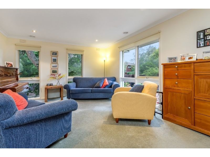 5 Lindisfarne Drive, Burwood East VIC 3151