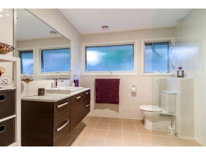 5 Lindisfarne Drive, Burwood East VIC 3151