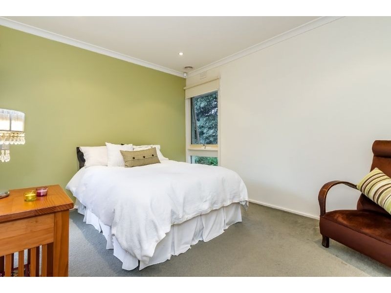 5 Lindisfarne Drive, Burwood East VIC 3151