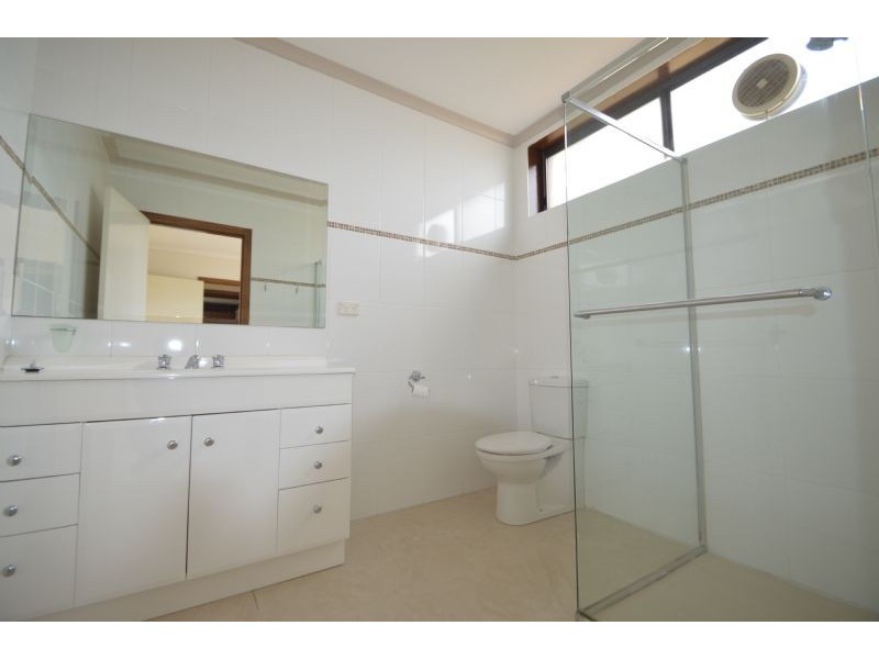 2 Cezanne Crescent, Wheelers Hill VIC 3150