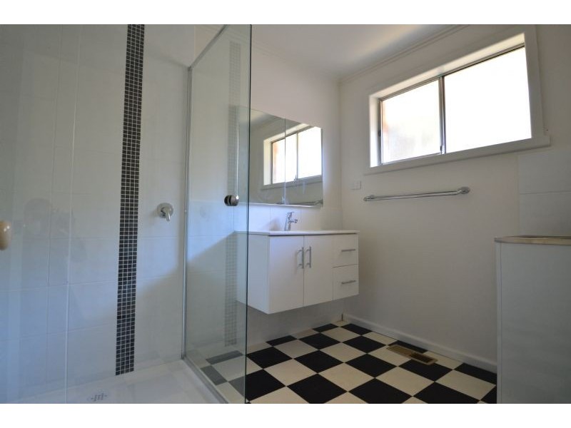 2/27 Grenfell Road, Mount Waverley VIC 3149