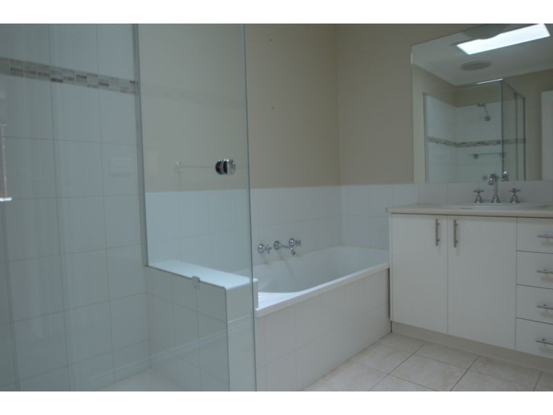 1/6 -8 Canterbury Close, Rowville VIC 3178