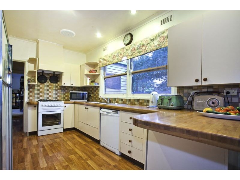 2 Colebrook Avenue, Mount Waverley VIC 3149