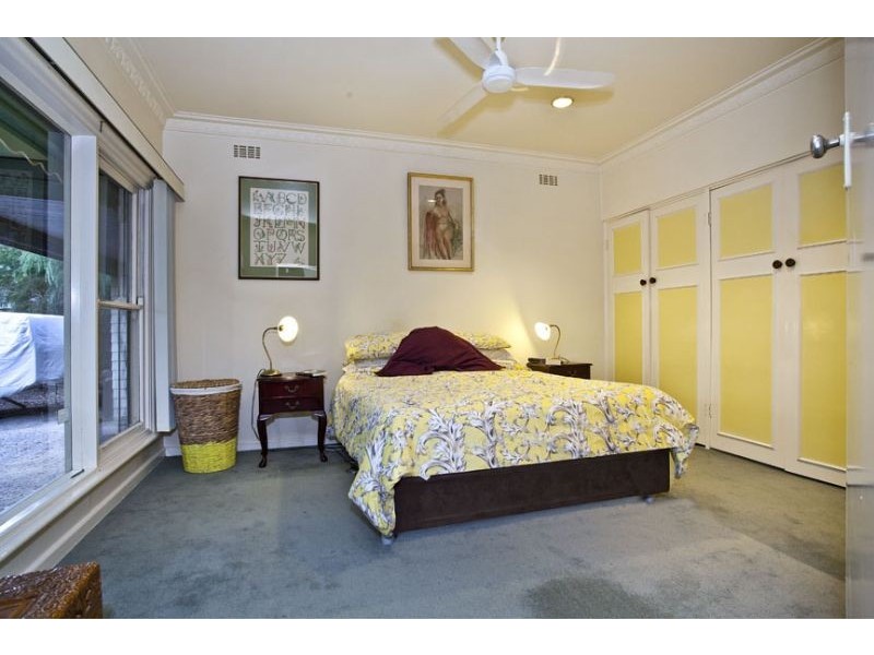 2 Colebrook Avenue, Mount Waverley VIC 3149