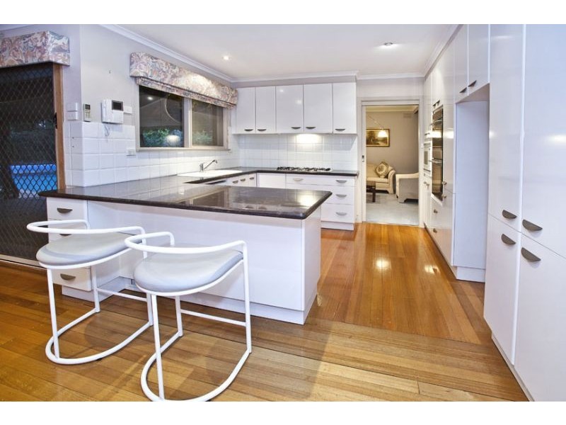 2 Aurora Court, Glen Waverley VIC 3150