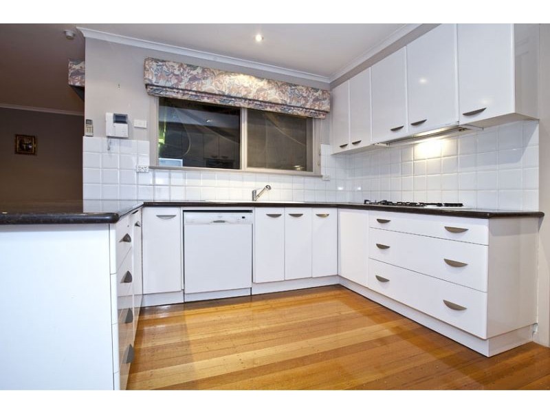 2 Aurora Court, Glen Waverley VIC 3150