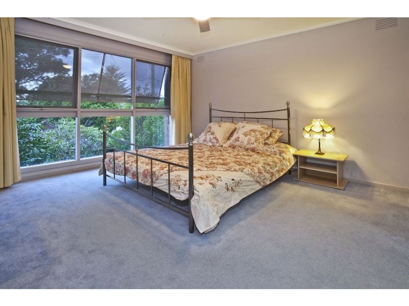 2 Aurora Court, Glen Waverley VIC 3150