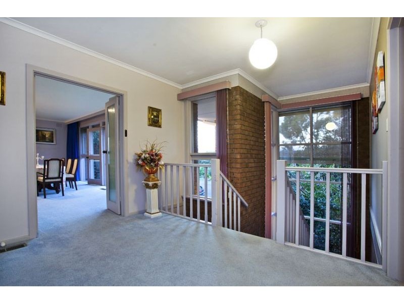 2 Aurora Court, Glen Waverley VIC 3150