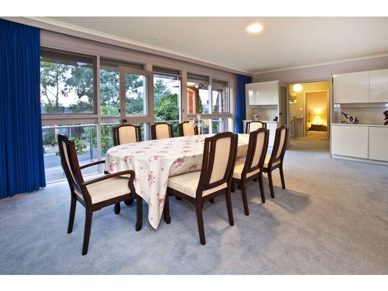 2 Aurora Court, Glen Waverley VIC 3150