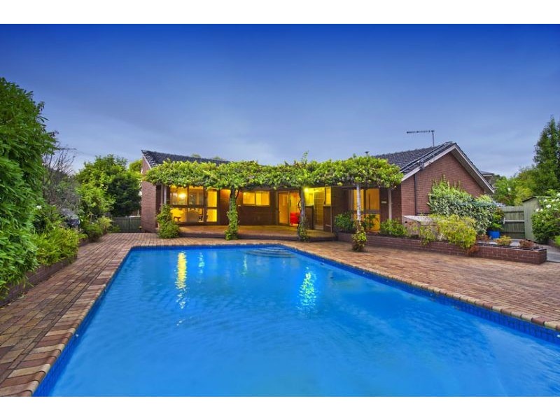 2 Aurora Court, Glen Waverley VIC 3150