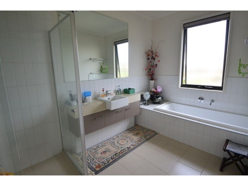 5 Cinnabar Avenue, Mount Waverley VIC 3149