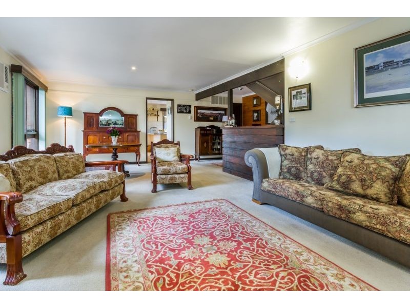 20 Loretta Avenue, Wheelers Hill VIC 3150