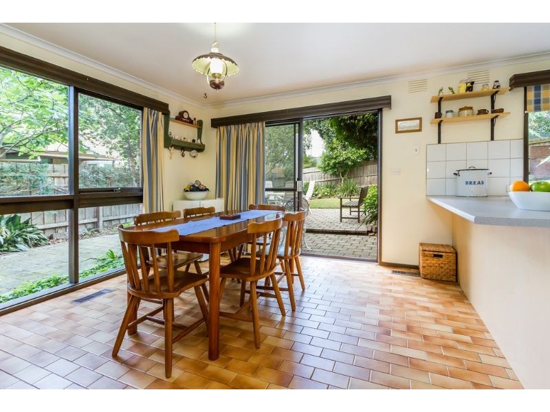 20 Loretta Avenue, Wheelers Hill VIC 3150