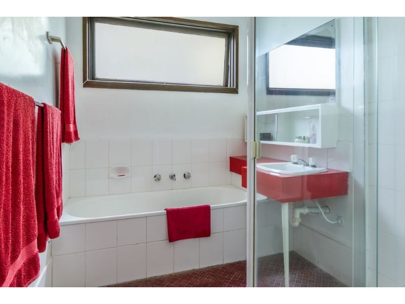 20 Loretta Avenue, Wheelers Hill VIC 3150