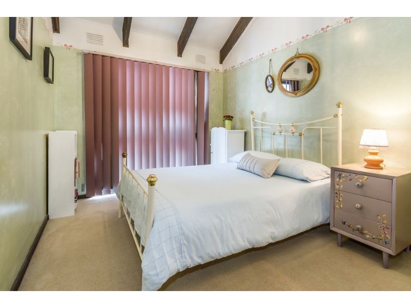 20 Loretta Avenue, Wheelers Hill VIC 3150