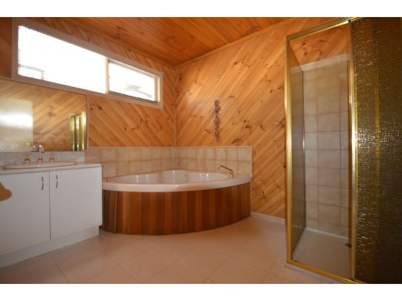 2 Nadia Court, Wheelers Hill VIC 3150