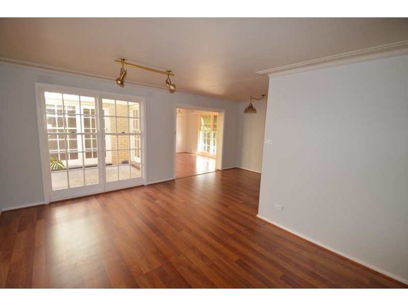 42 Greenways Road, Glen Waverley VIC 3150