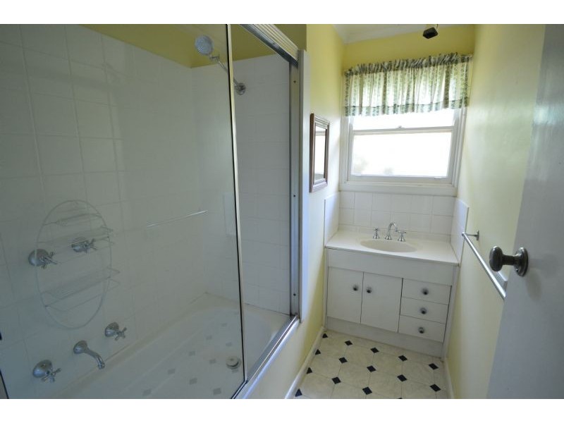 42 Greenways Road, Glen Waverley VIC 3150