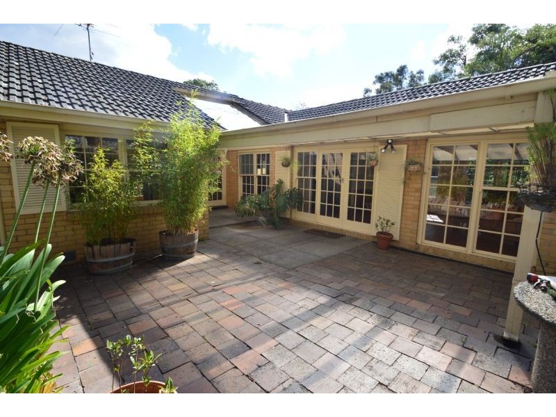 42 Greenways Road, Glen Waverley VIC 3150