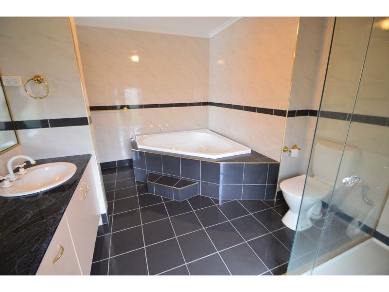 60 Applewood Drive, Knoxfield VIC 3180