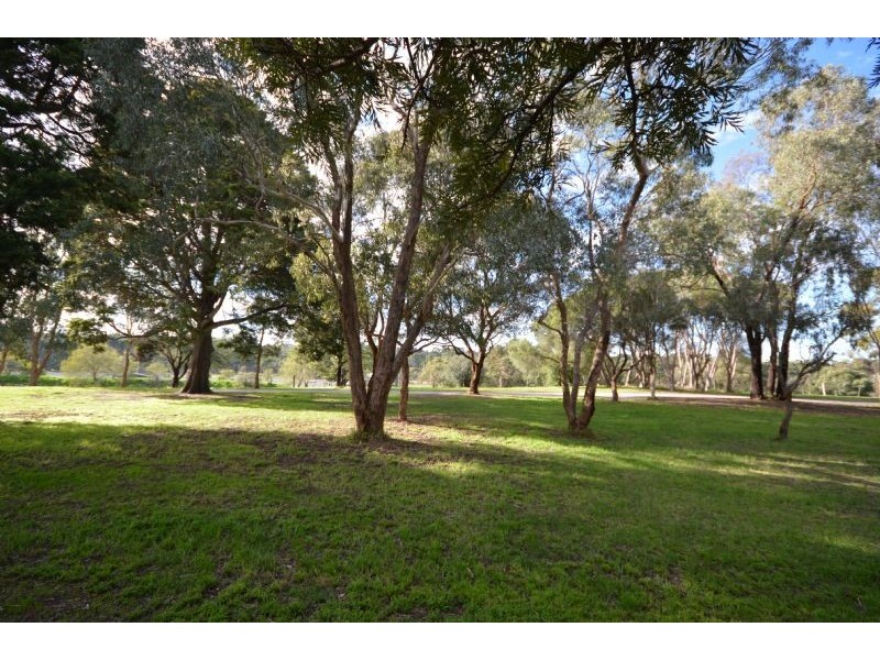 74 Knights Drive, Glen Waverley VIC 3150