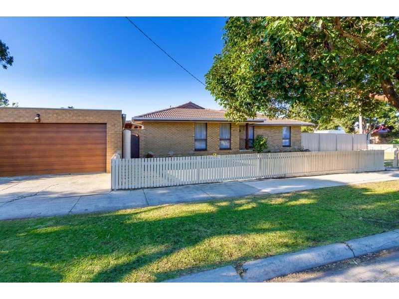 96 Capital Avenue, Glen Waverley VIC 3150