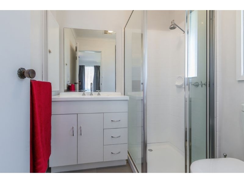 96 Capital Avenue, Glen Waverley VIC 3150