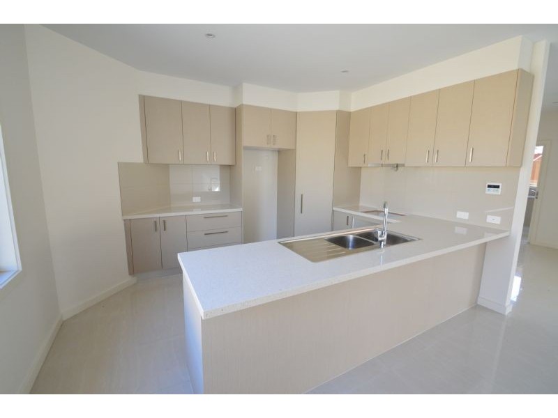 2/5 Worsley Avenue, Clayton South VIC 3169