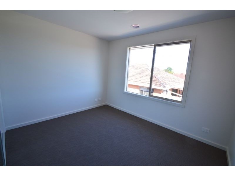 2/5 Worsley Avenue, Clayton South VIC 3169