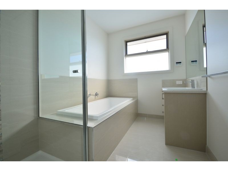 3/5 Worsley Avenue, Clayton South VIC 3169