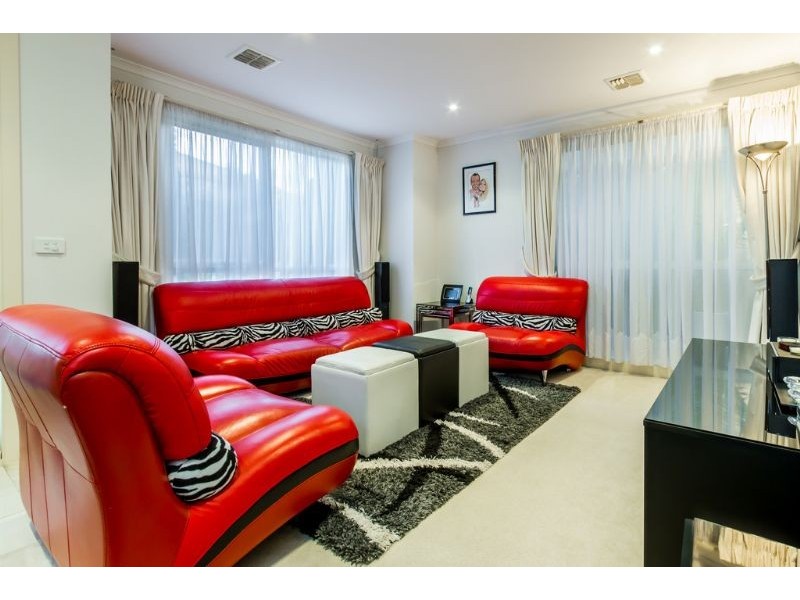 13 Elmtree Terrace, Chadstone VIC 3148