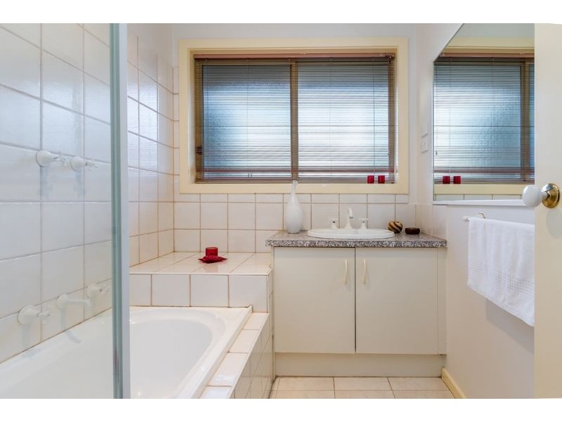 13 Elmtree Terrace, Chadstone VIC 3148