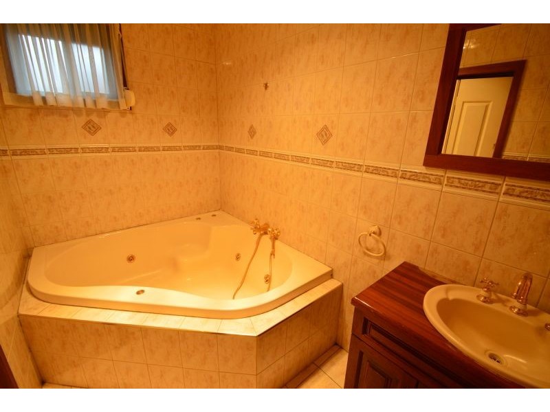 5 Marykirk Drive, Wheelers Hill VIC 3150