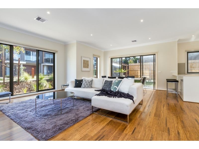 1/215 Normanby Road, Notting Hill VIC 3168
