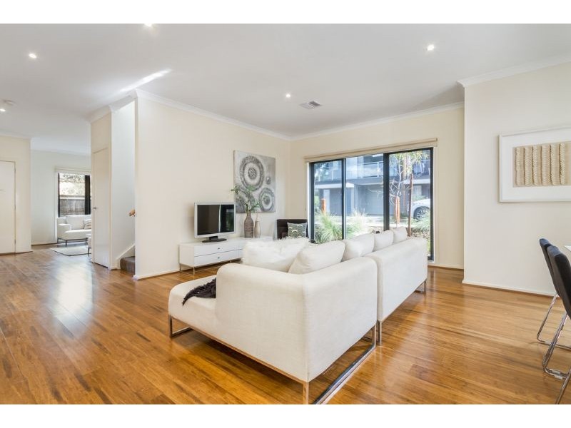 1/215 Normanby Road, Notting Hill VIC 3168