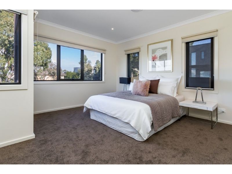 1/215 Normanby Road, Notting Hill VIC 3168