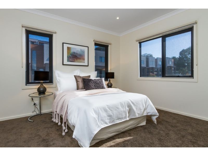 1/215 Normanby Road, Notting Hill VIC 3168