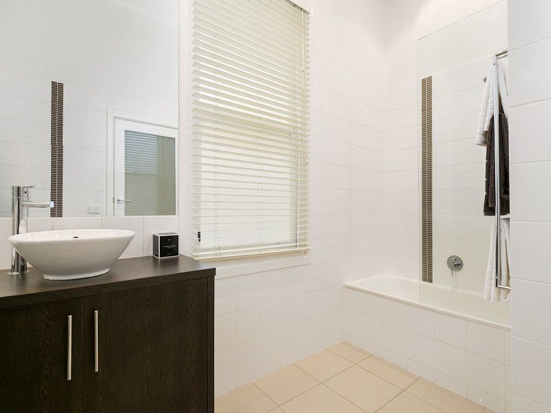 36 The Ridgeway, Kensington VIC 3031