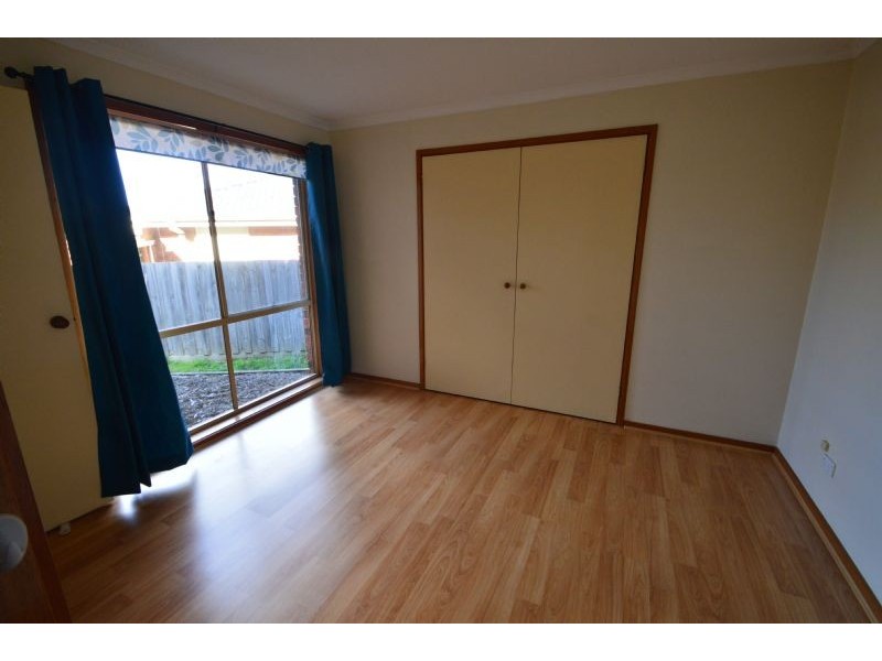 2/17 Florence Avenue, Berwick VIC 3806