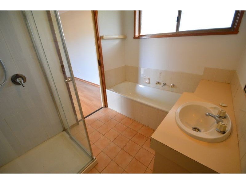 2/17 Florence Avenue, Berwick VIC 3806