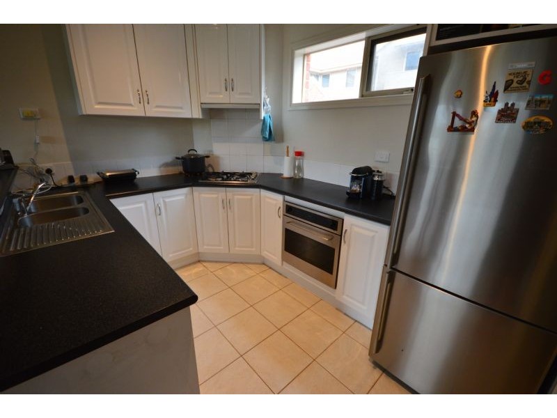 16/2 McKelvie Court, Glen Waverley VIC 3150