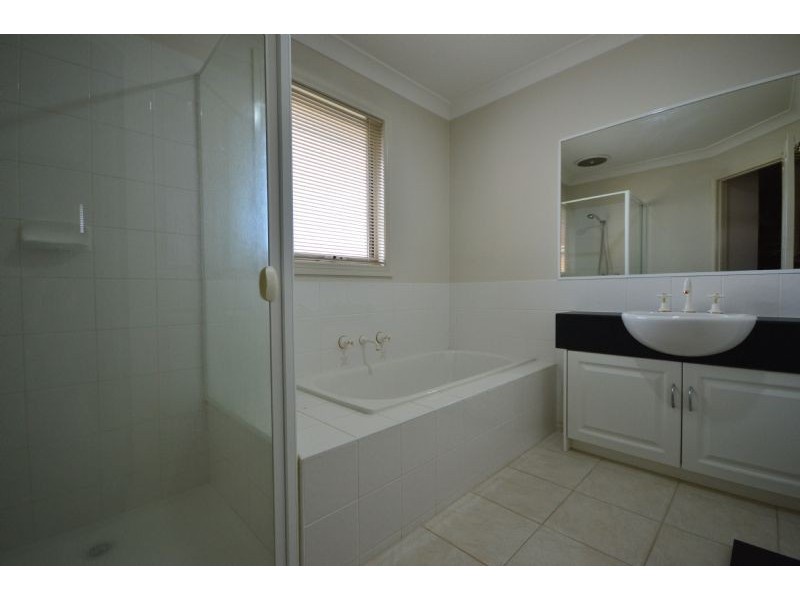 16/2 McKelvie Court, Glen Waverley VIC 3150